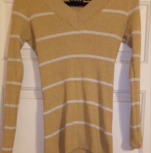 90s Preppy Style V Neck Mustard Yellow Sweater With White Stripes Size 7/9